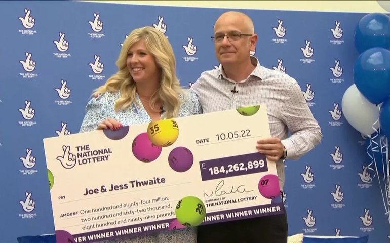 Casal ganha R$ 1 bilhão, maior prêmio de loteria da história do Reino Unido