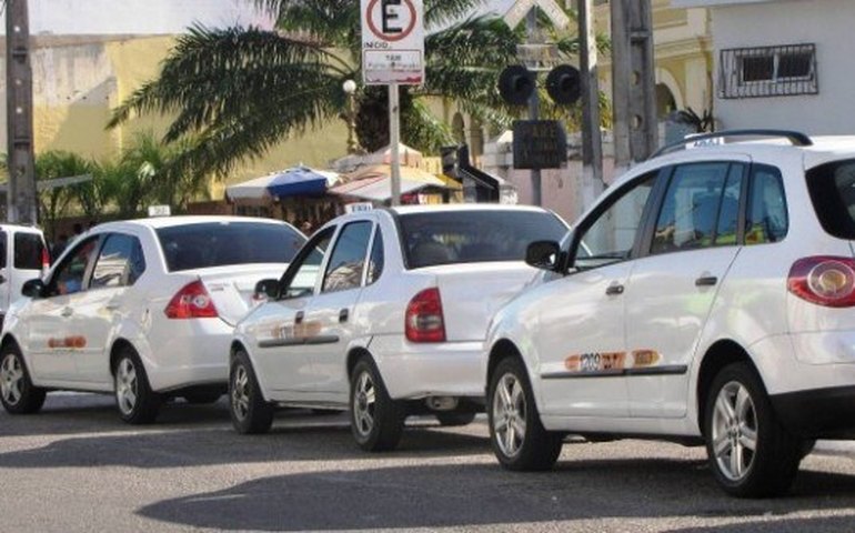 Mais de 400 taxistas do interior já deram entrada no cadastro da Arsal