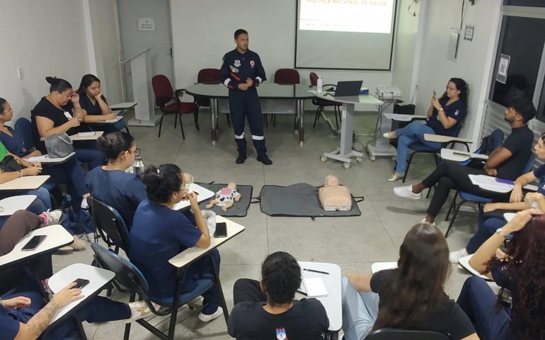 Acadêmicos de Enfermagem da Ufal realizam visita técnica ao Samu