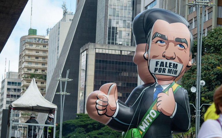 Ato reúne opositores ao governo federal na Avenida Paulista, em São Paulo