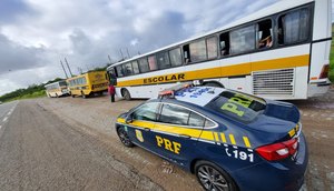 Ônibus com alunos da rede estadual são retidos durante fiscalização na BR-235 em Sergipe