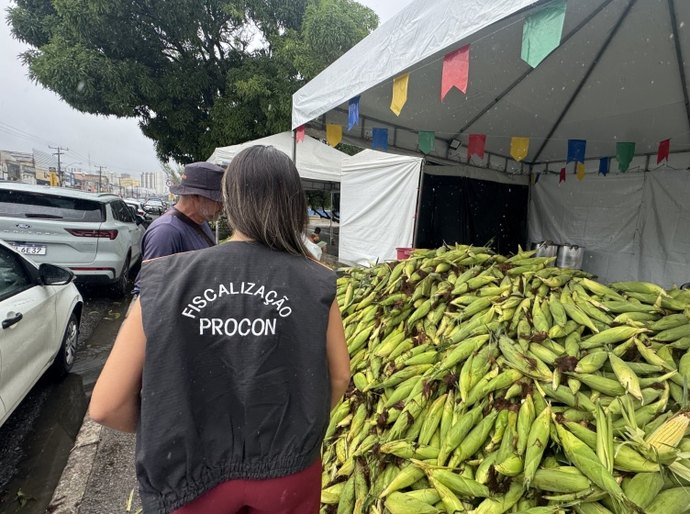 Milho apresenta ampla variação de preços em pesquisa junina do Procon Maceió