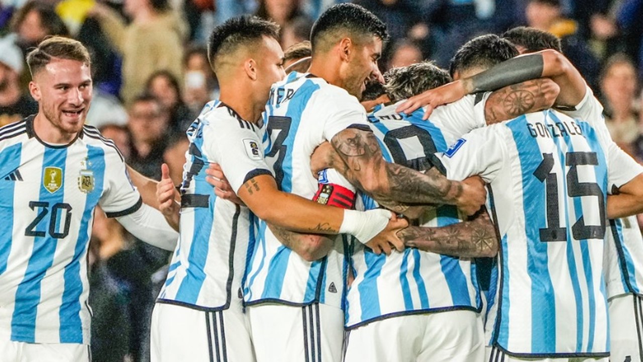 Argentina vence o Paraguai com golaço de Otamendi e mantém 100% nas eliminatórias