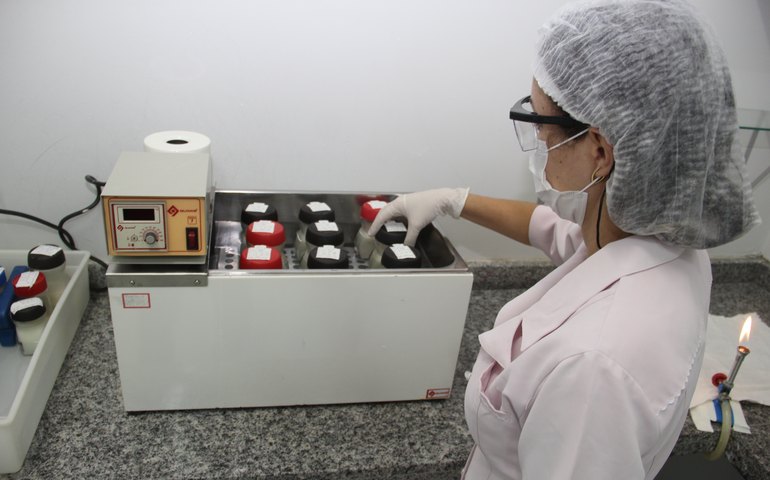 Novembro Roxo promove importância do leite materno na imunoterapia do bebê prematuro