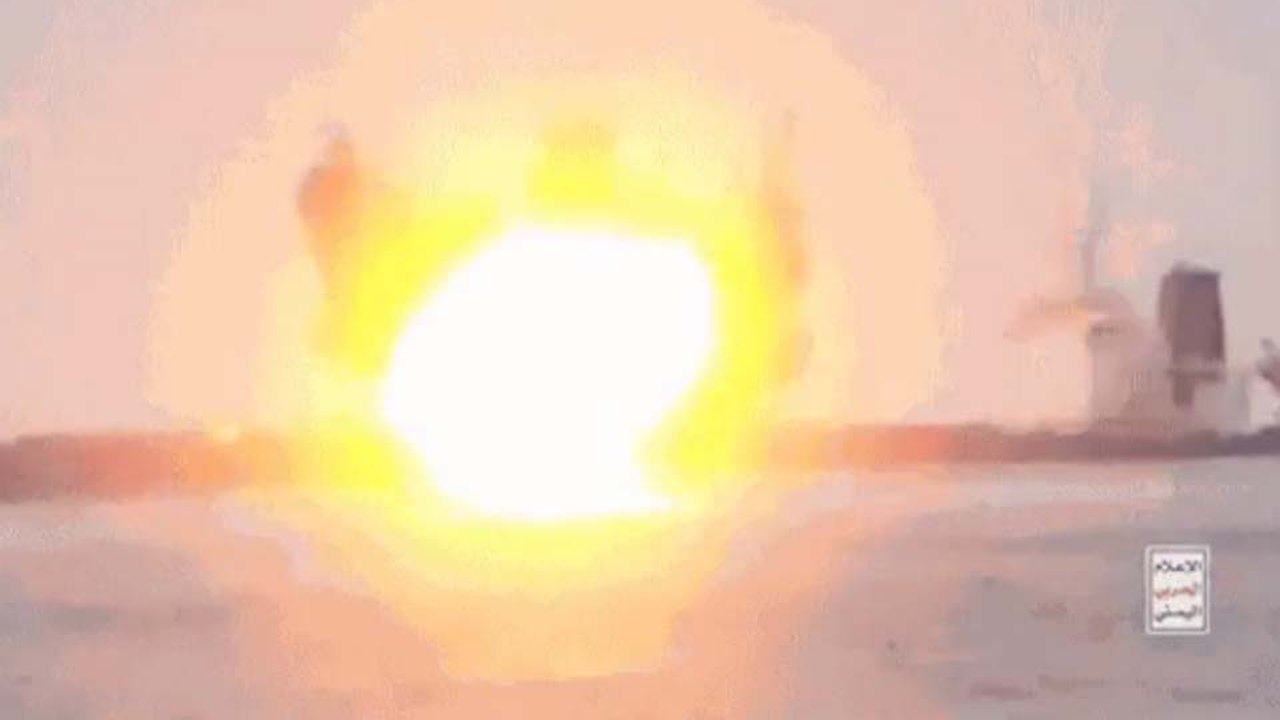 Barco-drone: conheça embarcação kamikaze usadas pelos Houthis para explodir navio grego; veja vídeos