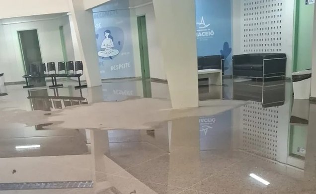 CAPS Dr. Rostan Silvestre ficou alagado após criminosos furtarem torneiras da unidade / Foto: Reprodução
