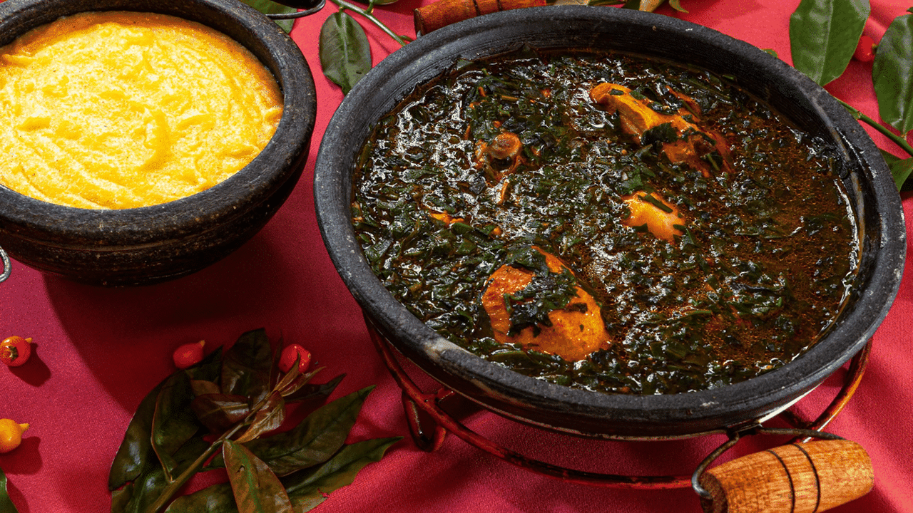Frango caipira com ora-pro-nóbis e angu: aprenda a fazer esse prato típico de Minas Gerais