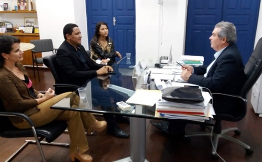 Agricultura familiar é discutida entre secretário e prefeito de Palmeira