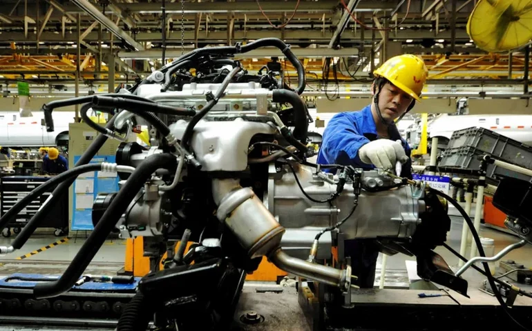 PMI de serviços da China sobe a 52 em outubro; PMI composto avança a 51,9