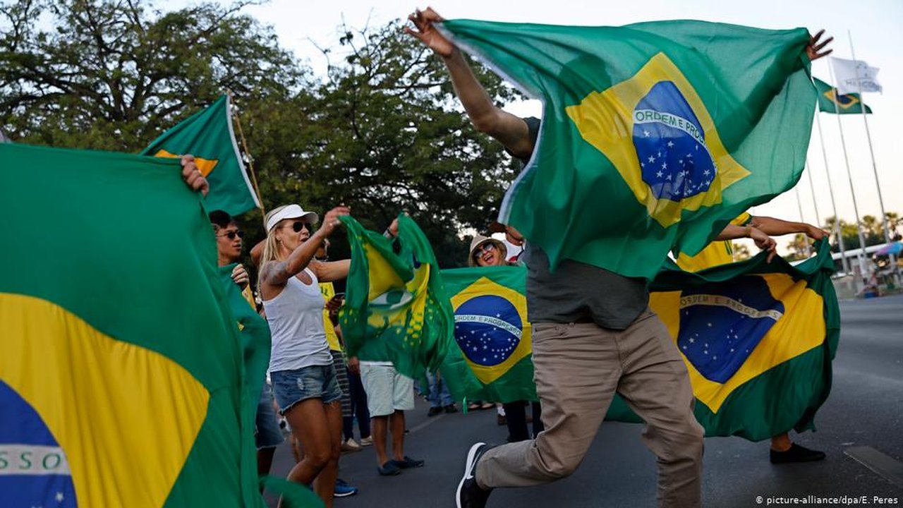 Brasil vive crise democrática, aponta estudo