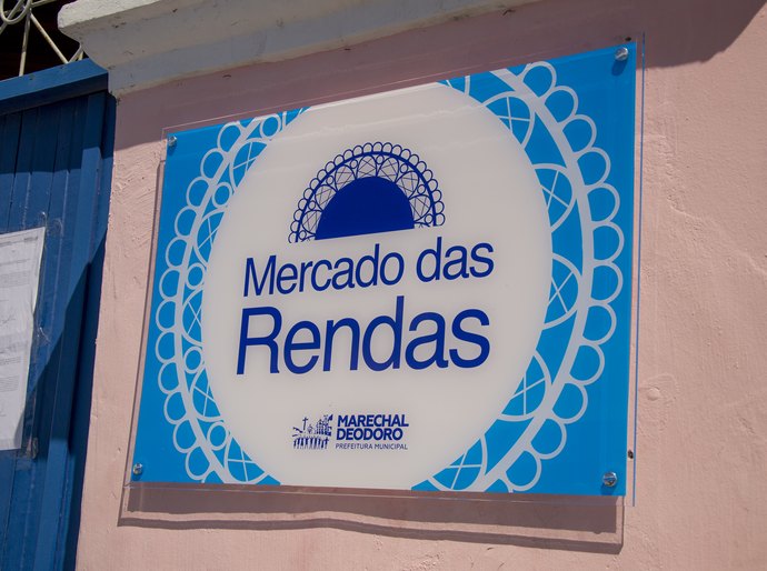 Mercados Públicos de Marechal recebem novas placas de identificação