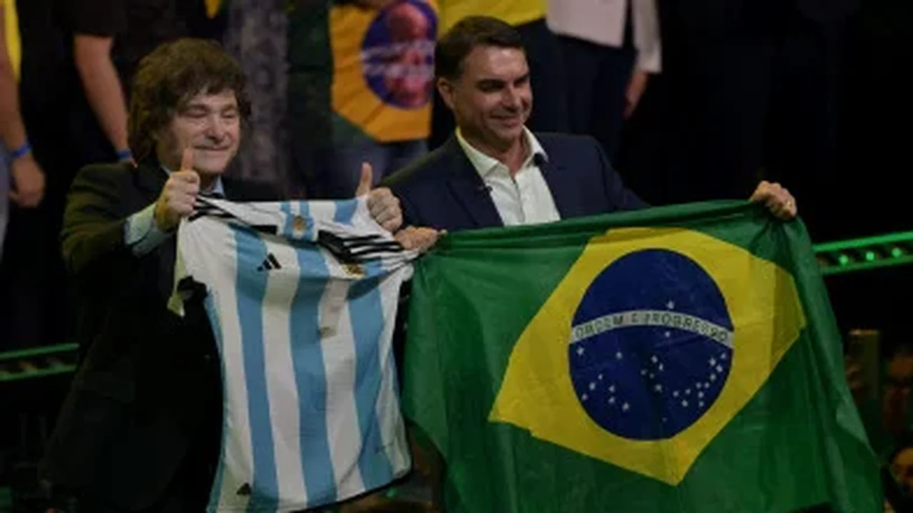 Voo fretado na Argentina é cancelado em meio a rumores sobre saída de Flávio Bolsonaro do Brasil