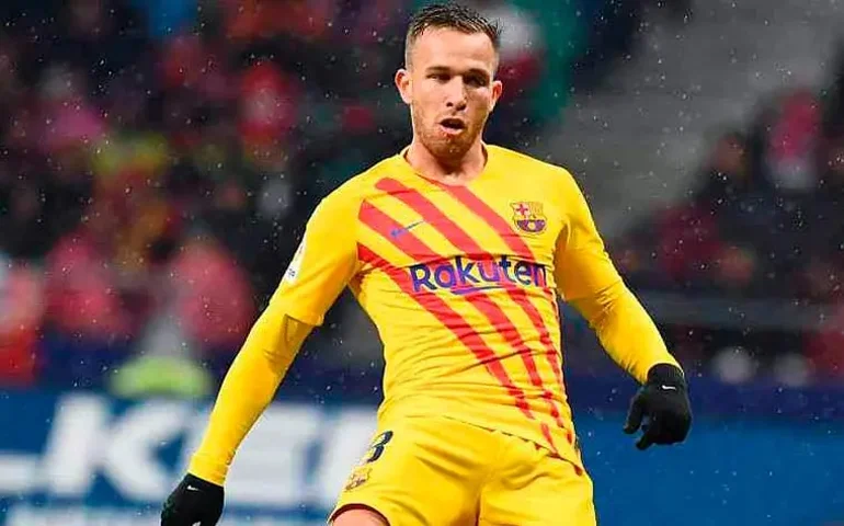 ‘Vida desorganizada’ e ‘péssimo exemplo’: Busquets criticou Arthur para Xavi quando ele assumiu o Barcelona