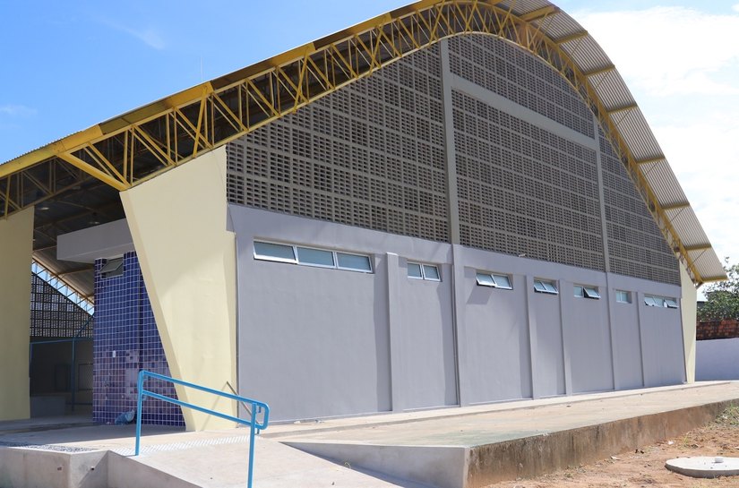 Governo de Alagoas inaugura ginásio para estudantes do Benedito Bentes