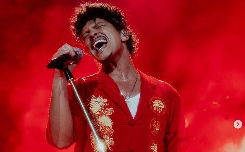 Bruno Mars faz 39 anos e festeja em SP com 'Parabéns pra você' em português