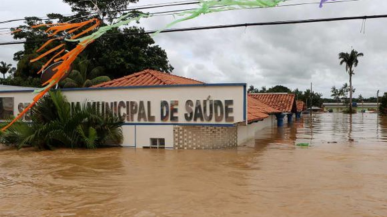 Cheia do Rio Acre continua aumentando e prejudica 87 mil pessoas