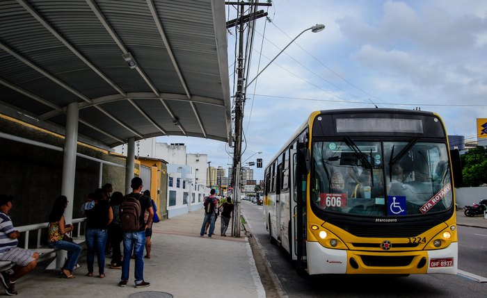 Mudança no embarque e desembarque de passageiros em pontos de parada na Tomás Espíndola. Foto: Pei Fon/ Secom Maceió