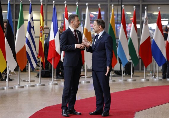 Países da UE chegam a acordo para iniciar negociações de adesão de Ucrânia e Moldávia