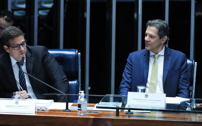 'Meta zero, para mim, é programática, não precisa nem estar na lei', diz Haddad