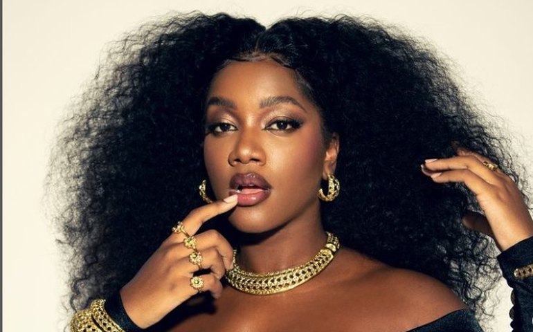 Anitta, Ana Maria e outras famosas se posicionam em apoio a Iza Após revelação de traição; leia