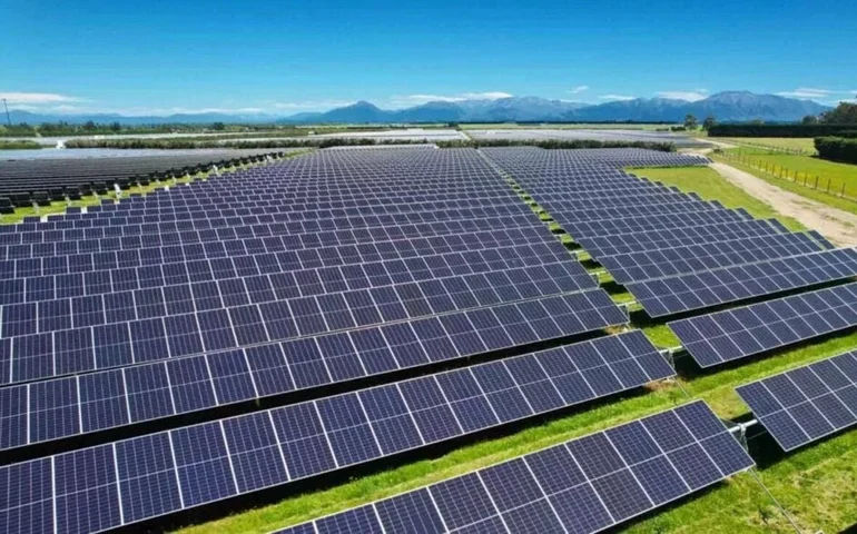 Em meio a retração no mercado, setor de energia solar supera R$ 300 bilhões em investimentos acumulados no Brasil