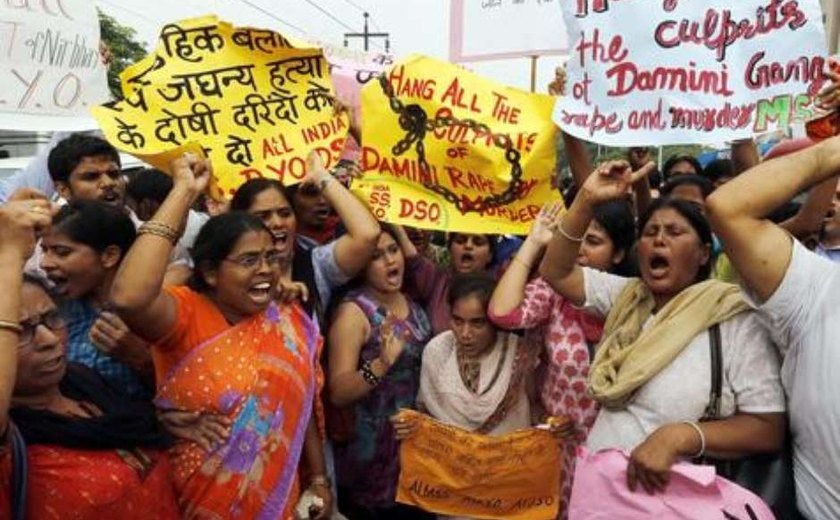 Índia descriminaliza homossexualidade em veredicto histórico