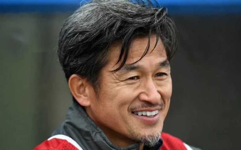 Revelado ao futebol pelo Santos, ídolo japonês assina com novo clube aos 57 anos