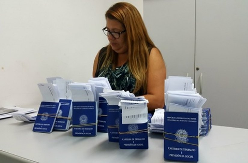 Mais de 350 carteiras de trabalho estão à espera dos titulares no Sine Jaraguá