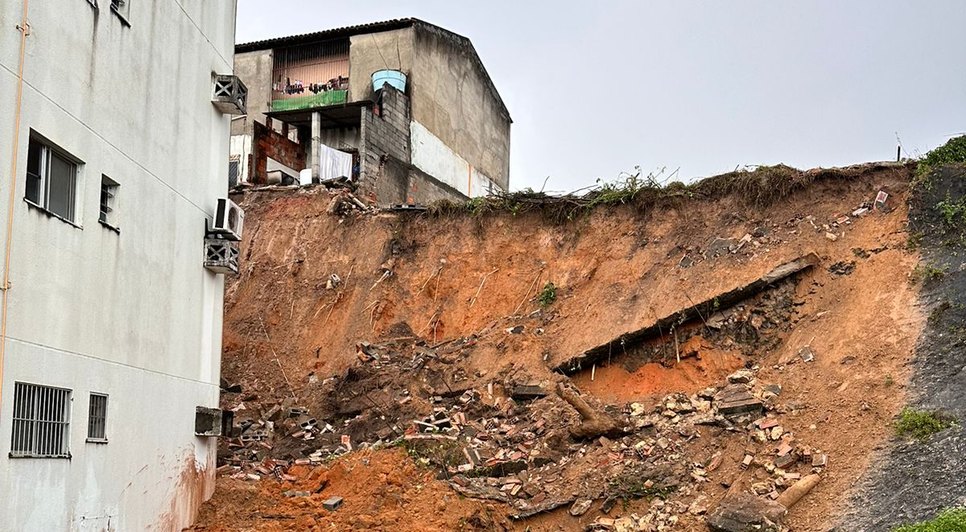 Chuvas causam alagamentos e deslizamento de terra na Grande Aracaju
