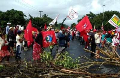 Movimentos rurais fecham BRs-101 em Teotônio Vilela e 104 em União