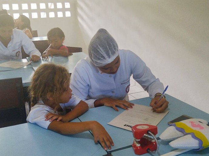 Projeto realiza ações de prevenção e tratamento dentário no Lar São Domingos