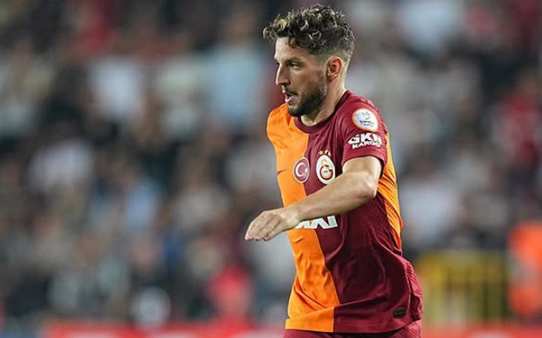 Ídolo do Napoli, Dries Mertens anuncia aposentadoria