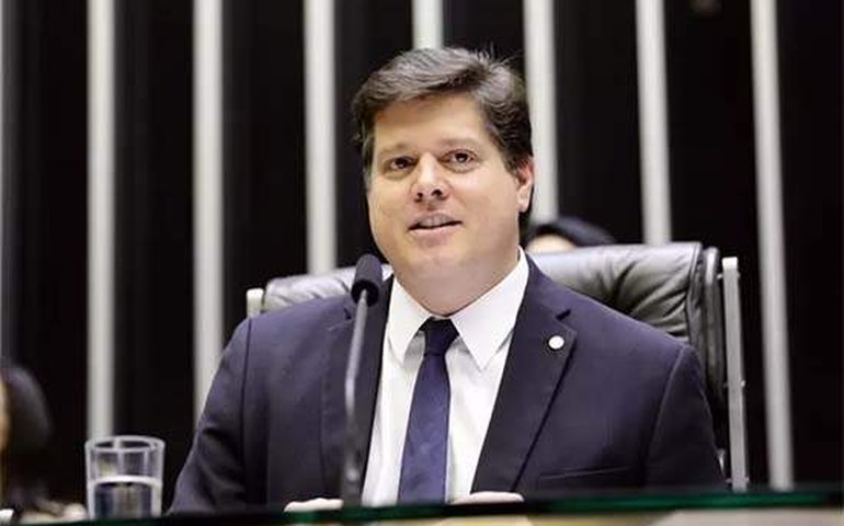 Baleia Rossi reitera compromisso com vacinação universal e gratuita pelo SUS