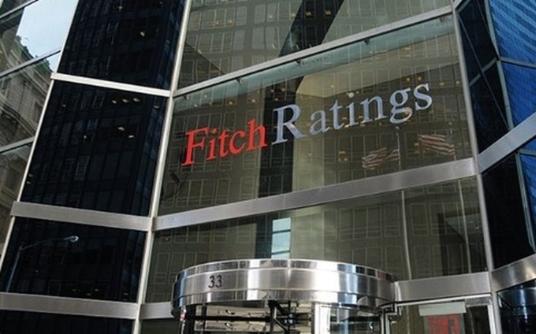 Fitch eleva projeção para PIB global e dos EUA, citando aumento de investimentos em IA