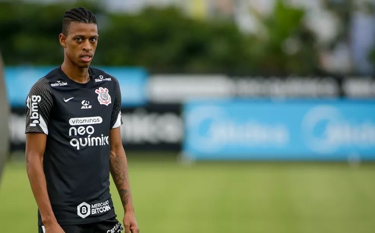 Justiça arquiva investigação de estupro contra Robson Bambu, do Corinthians