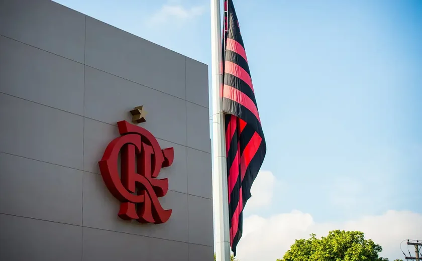 Torcedores do Flamengo picham muro do CT e pedem: 'Entrega para o Criciúma'