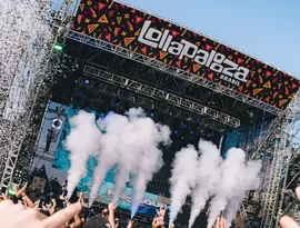Bateção de leque: como o item se tornou febre no Lollapalooza 2026