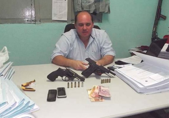 PC apreende menores, armas, dinheiro e drogas em Murici