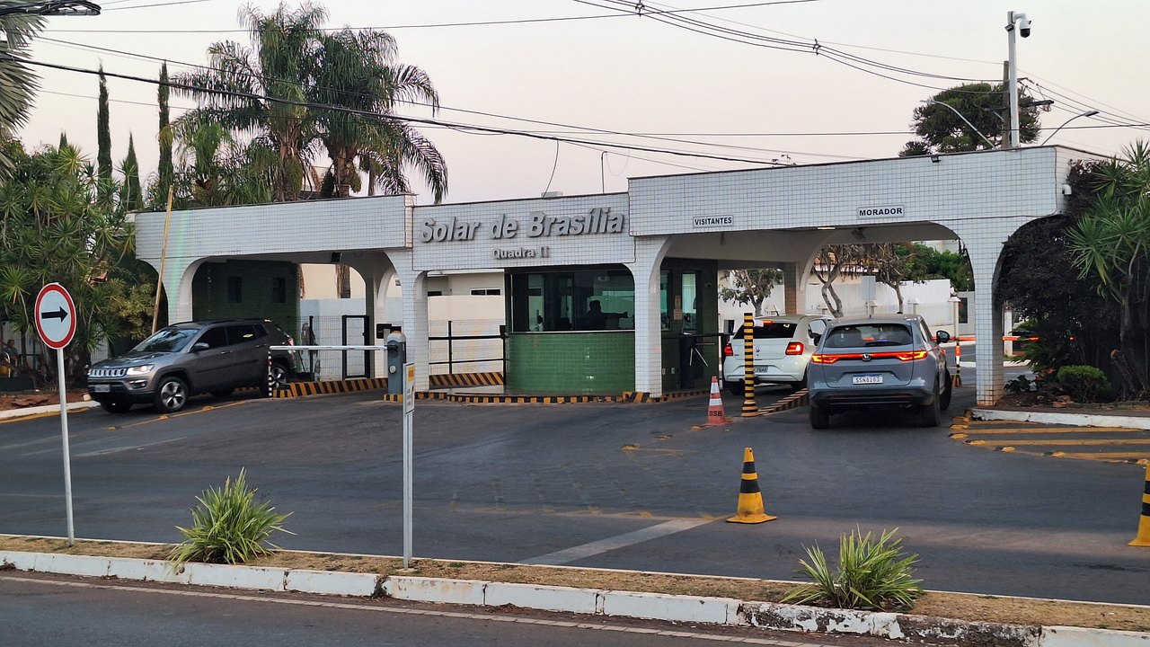Moraes suspende visitas a Bolsonaro na prisão domiciliar