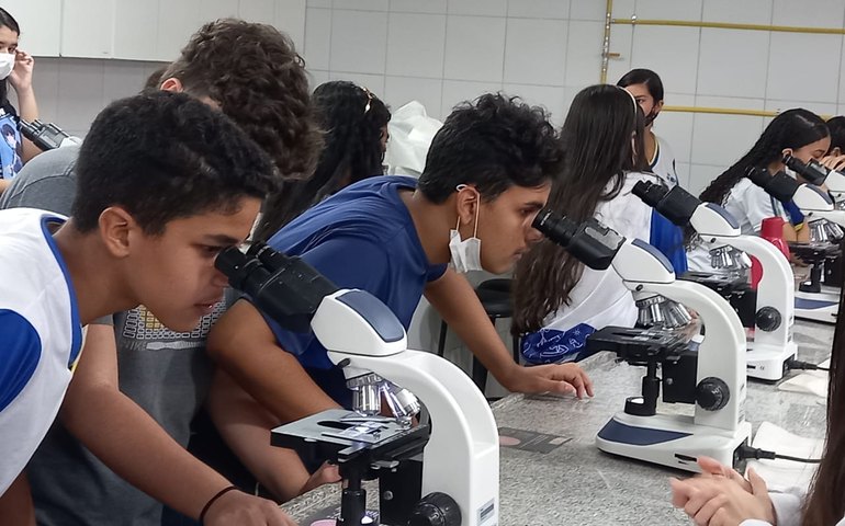 Alunos da Rede Municipal visitam mostra de ciências da Ufal e classificam experiência como “Extraordinária”
