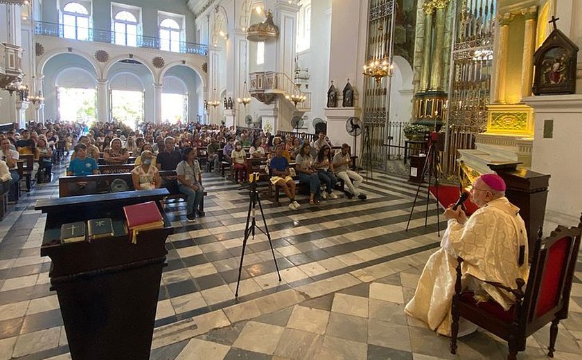 Missa solene de Corpus Christi reúne fiéis na Catedral Metropolitana