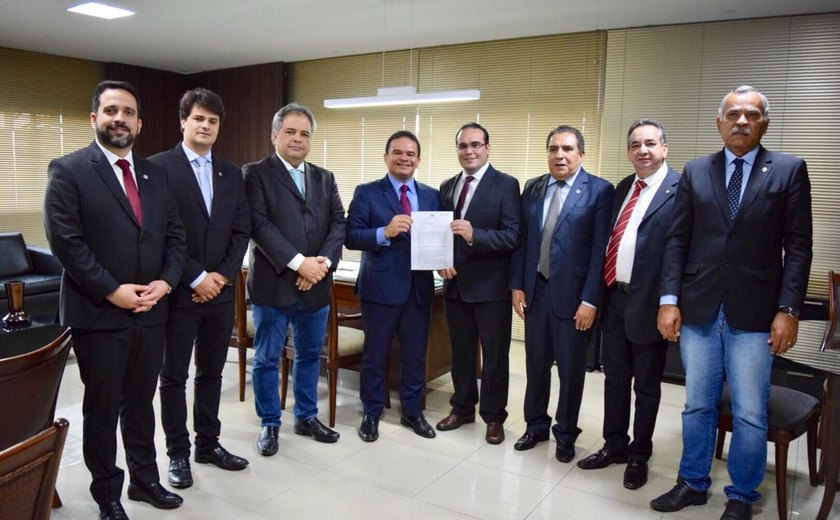 Comissão de Meio Ambiente apresenta carta para Jair Bolsonaro