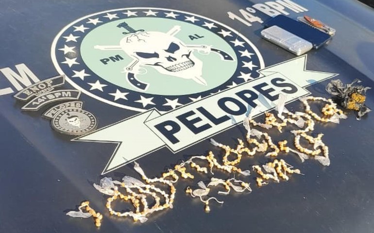 Suspeito de tráfico é preso pela PM com mais de 330 pedras de crack em Messias