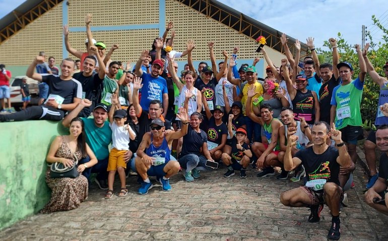 Atletas participam de eventos esportivos para comemorar o Dia das Mães, em Palmeira