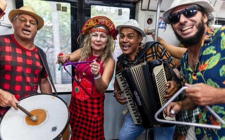Forró no VLT abre os festejos de São João e transforma o transporte público em Maceió