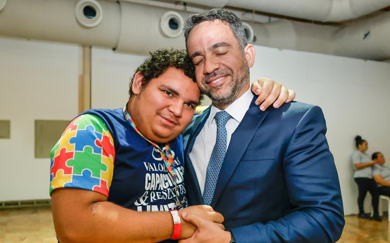 Estado passa a garantir apoio e acolhimento a família de autistas