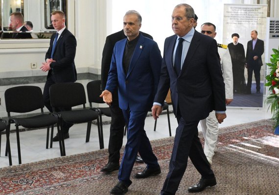 Tratado de parceria estratégica entre Irã e Rússia entra em vigor, afira embaixador à Sputnik