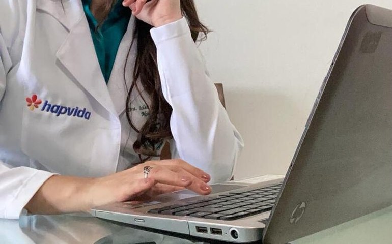 Água, sucos e frutas: nutricionista dá dicas para curar a famosa ressaca do carnaval