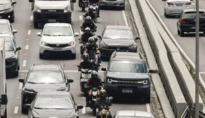 Corredor de moto. Fonte: Internet
