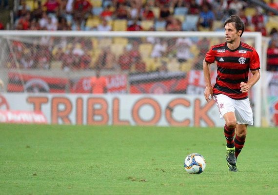 Rodrigo Caio &#8216;se escala&#8217; e vê Fla melhor do que nas derrotas para o São Paulo